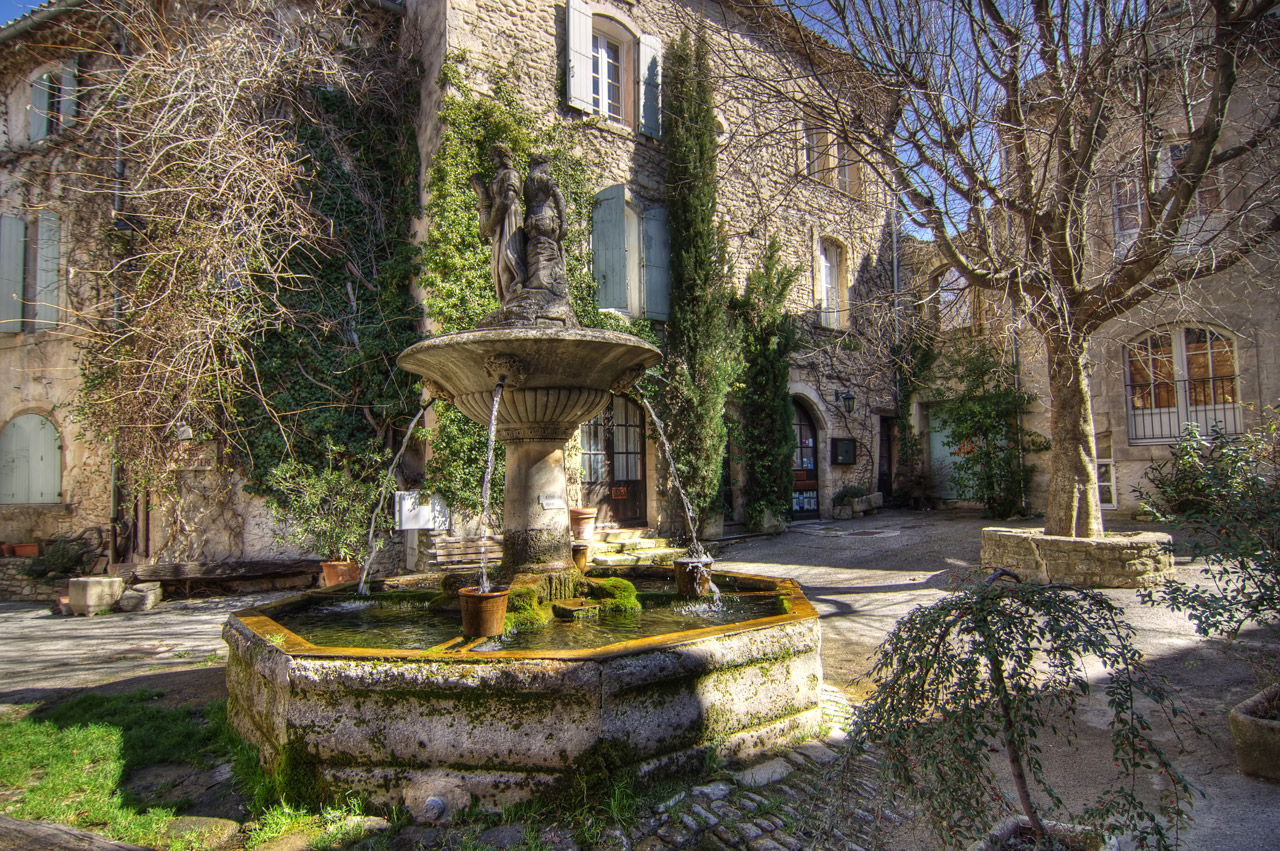 Fontaine a Saignon